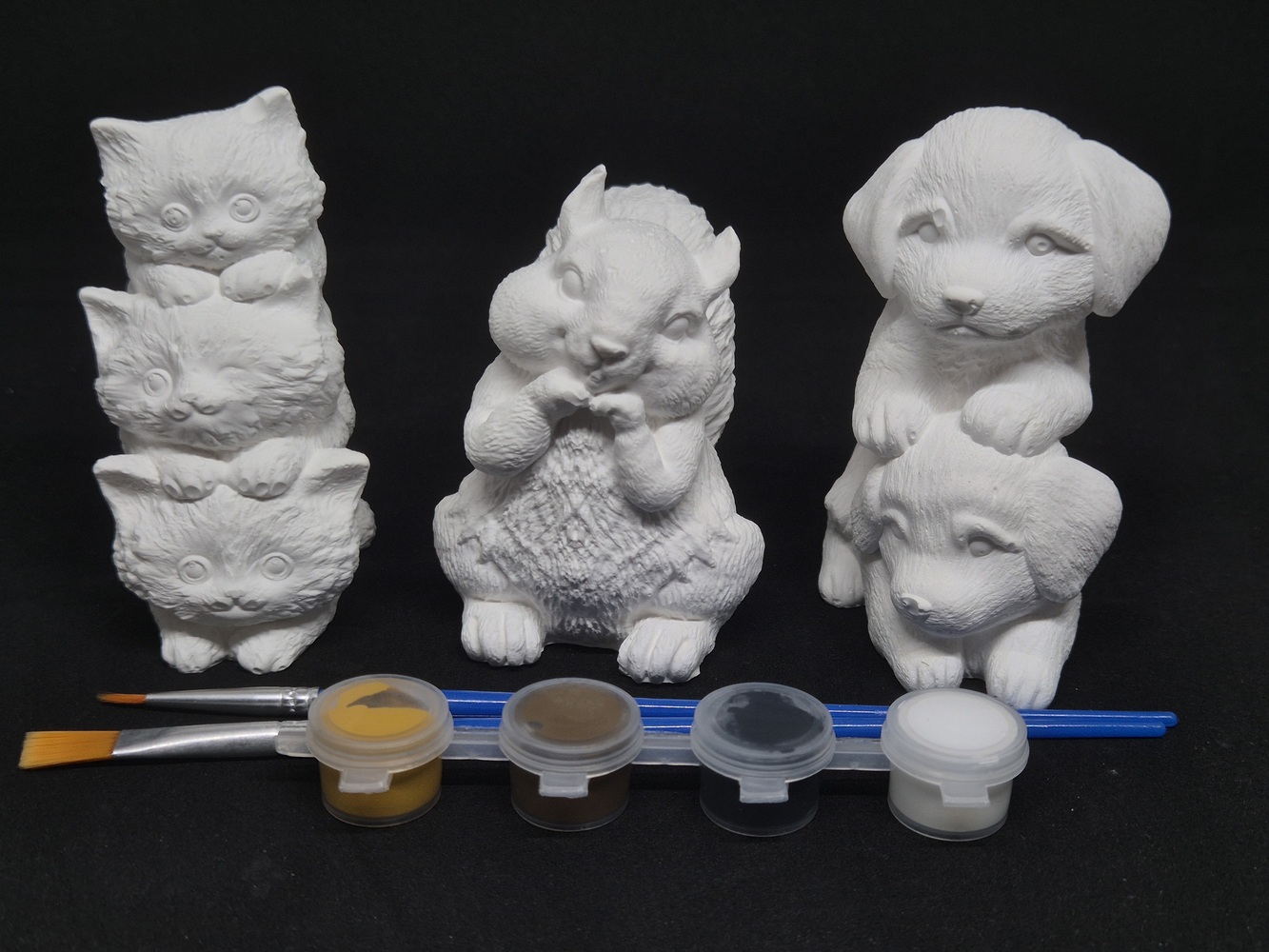 Кученца, котенца и катеричка